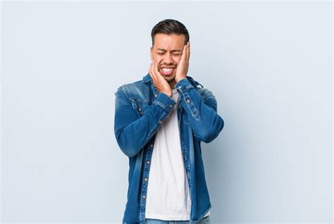 Whining in Tagalog.